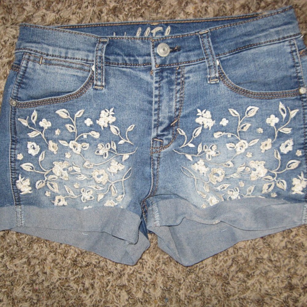 Wild flower jean shorts flower embroidery